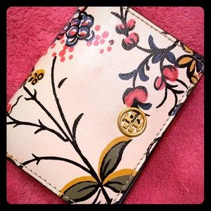 Tory Burch mini wallet